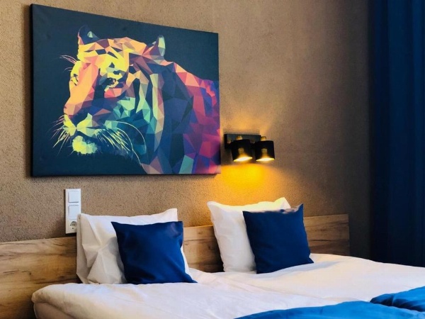 Motel Blue image 13